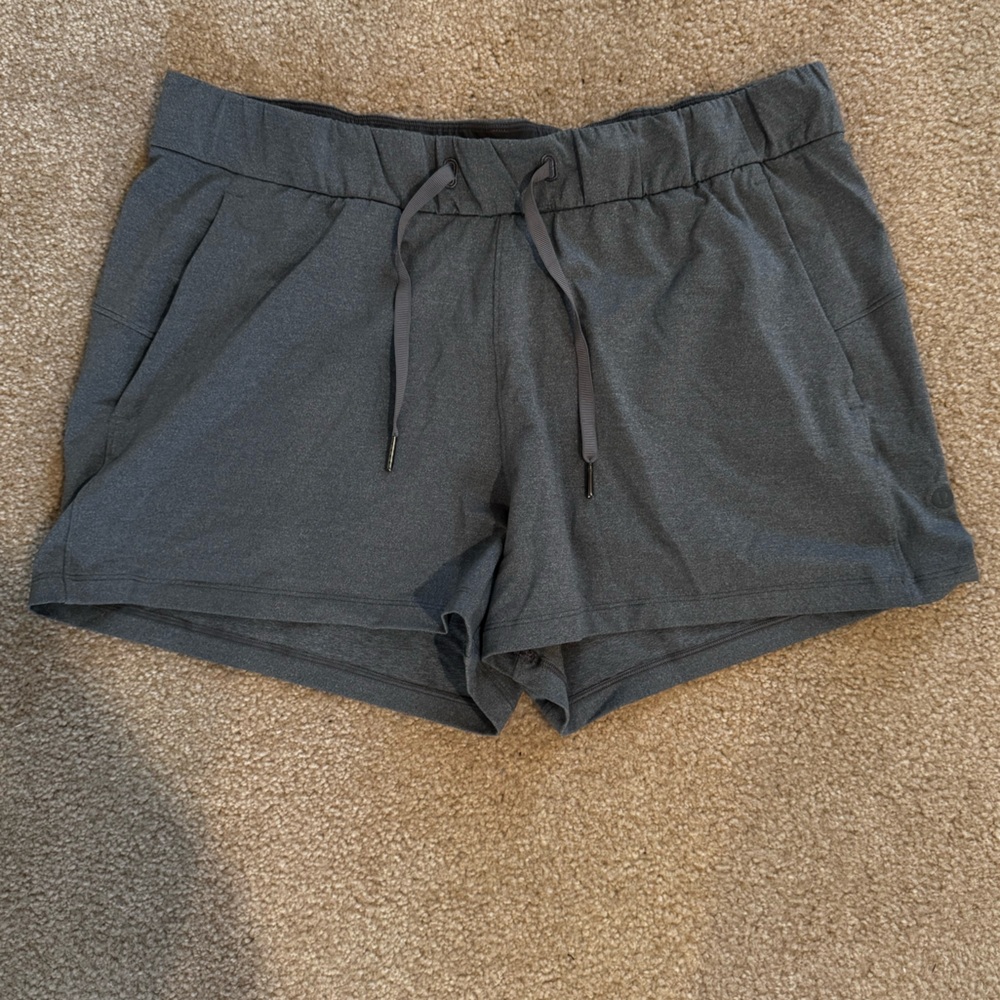 Lululemon On The Fly Short 2.5” - Heathered Slate